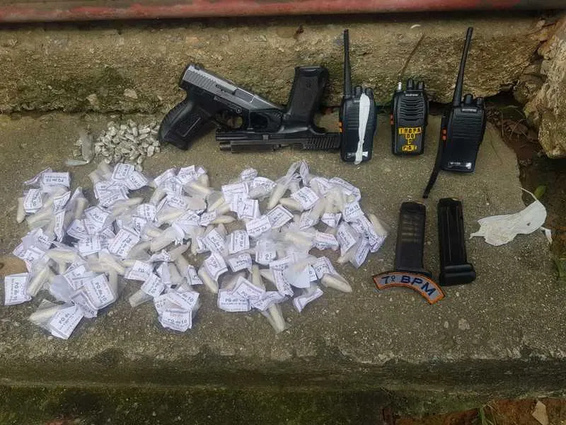 Duas pistolas foram apreendidas