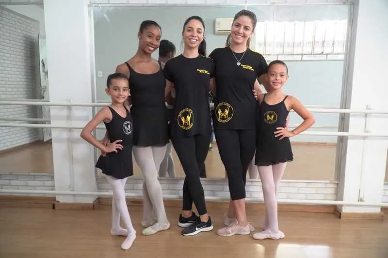 As três sonham em se tornar bailarinas profissionais e este ano darão mais um passo importante para fazer desse sonho realidade