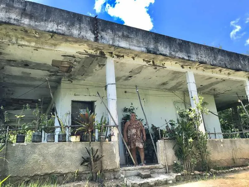 Jormarene Costa, de 62 anos, tenta arrecadar dinheiro para construção de uma nova casa