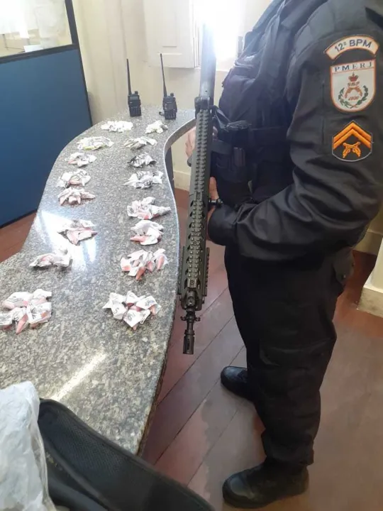 O preso e o material apreendido foram levados para a 76ªDP (Centro)