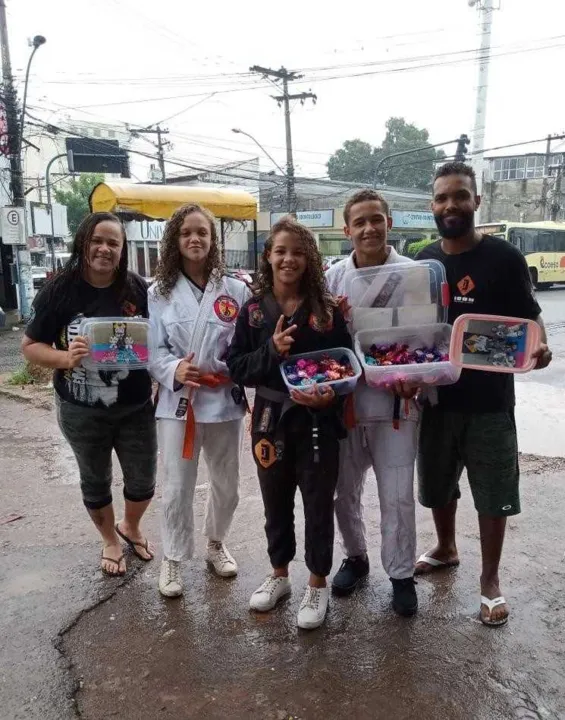 A família busca arrecadar dinheiro para ajudar no sonho dos três filhos 