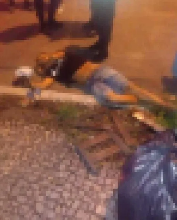 O acusado foi baleado no abdomên e levado para o Pronto Socorro Central de São Gonçalo.