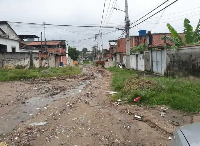 Moradores da rua Francisco Braga, no bairro do Amendoeira, relataram que o poder público não resolve os problemas da região
