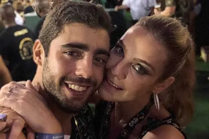 Pedro, atualmente, namora a modelo Cintia Dicker