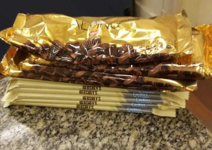 Com ele, foram apreendias 11 barras de chocolate