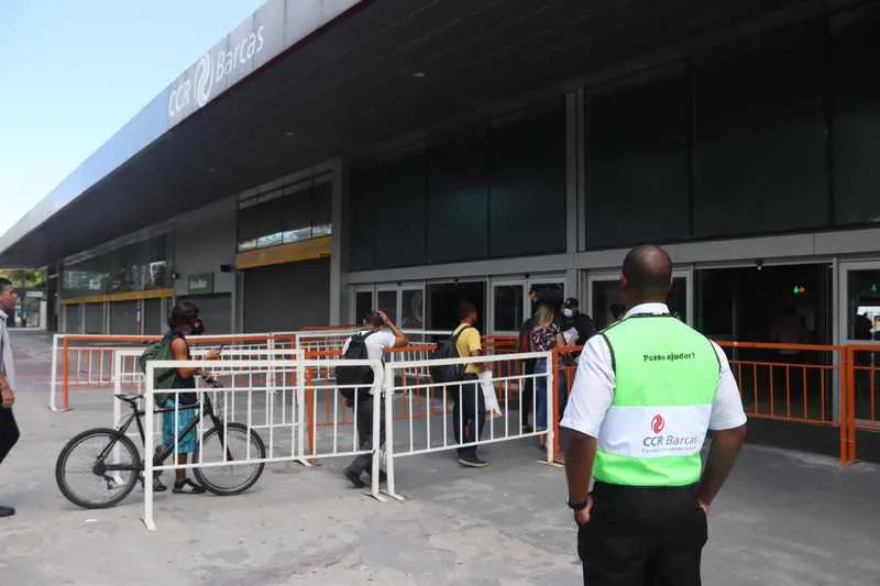 O prefeito Rodrigo Neves decretou o fechamento de todos os estabelecimentos comerciais em Niterói