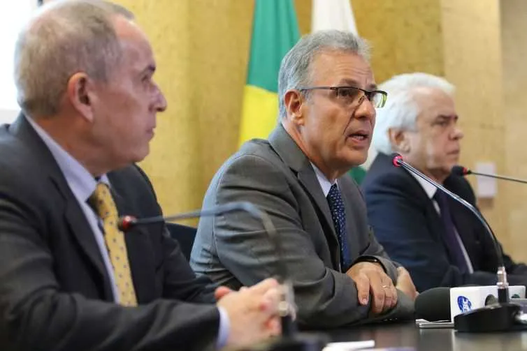 Uma proposta apresentada pelo próprio presidente da República é a possibilidade do estados reduzirem a alíquota do ICMS sobre combustíveis