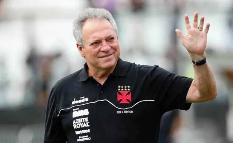Treinador não conseguiu bons resultados no clube
