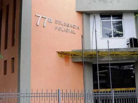 O suspeito foi levado para a 77ªDP (Icaraí), onde a ocorrência foi registrada. 

