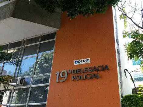  O caso foi registrado pelo agente na 19ª DP (Tijuca)