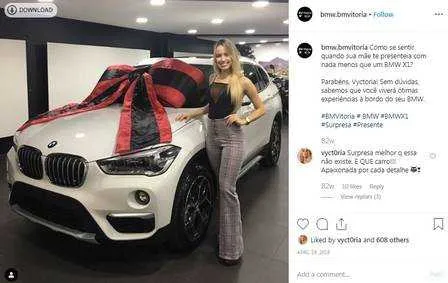 Victoria Moreira recebeu o presente da mãe por ter iniciado a faculdade de medicina