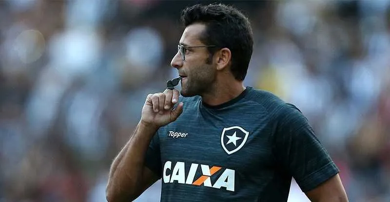 Valentim tenta afastar Botafogo do Z-4