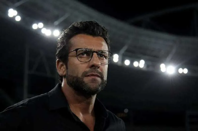 Em seis jogos à frente do clube, o técnico teve cinco derrotas
