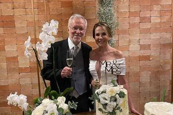 Jornalista se casou em cerimônia intimista