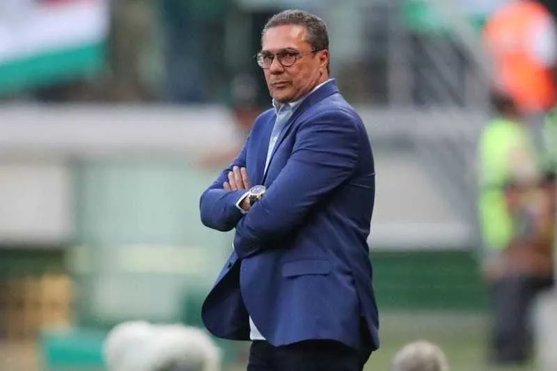 Permanência de Vanderlei Luxemburgo ainda é dúvida 