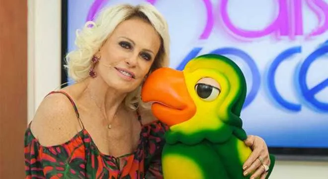 A apresentadora estava de férias para tratar doença

 