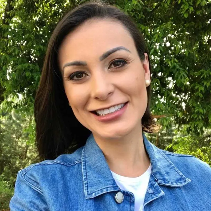 Andressa já foi Miss Bumbum e já participou do reality show, A Fazenda. Hoje, ela é apresentadora do canal da Igreja Universal 