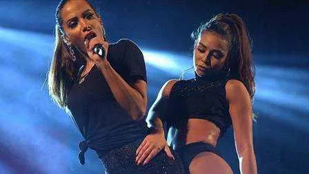 Anitta e Ohana já protagonizaram momentos quentes nos palcos. Os fãs da cantora torcem pelo casal