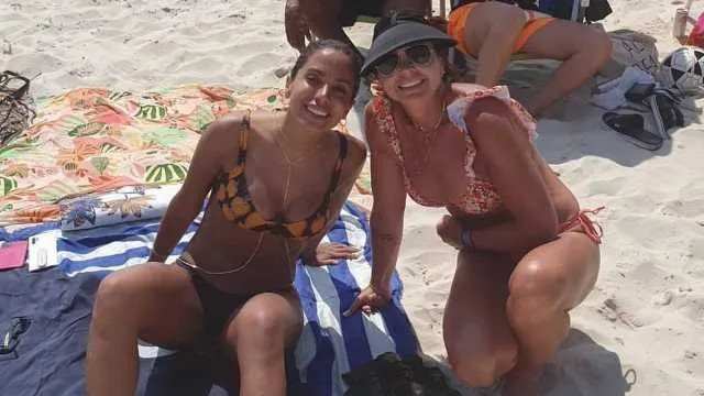 Cantora foi para a praia por dois dias seguidos