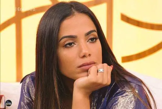 A Rodamoinho, empresa de Anitta, afirmou que não exige hospedagens para amigos.