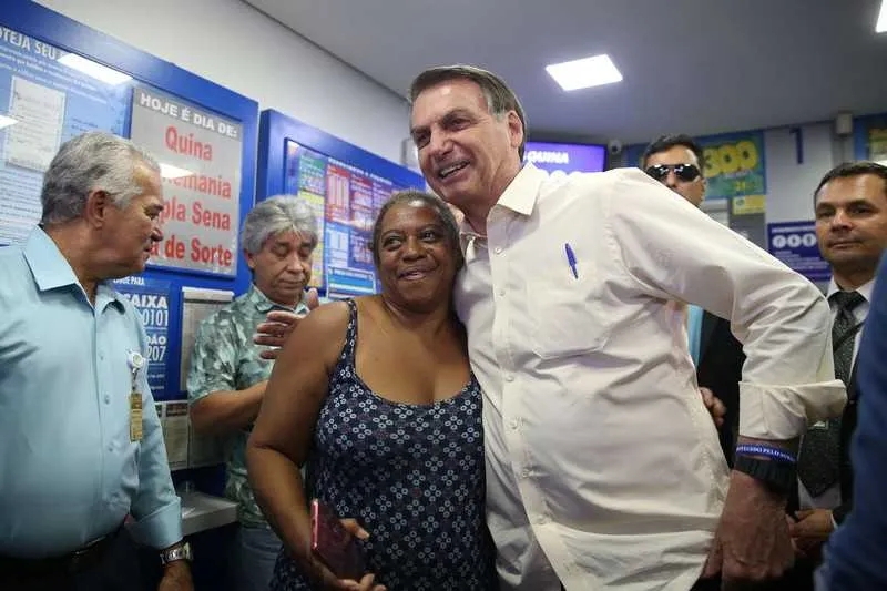 Imagem ilustrativa da imagem Mega-Sena da Virada: Até Jair Bolsonaro está tentando levar o prêmio