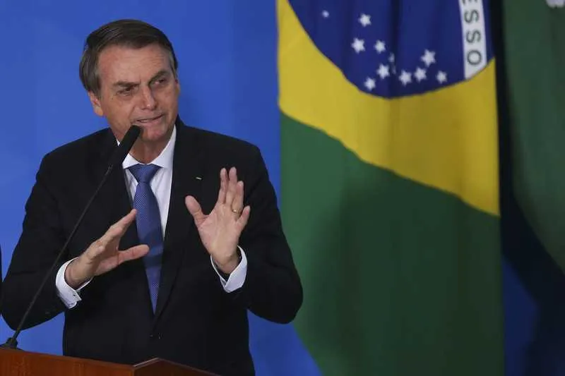 Imagem ilustrativa da imagem Bolsonaro sanciona Orçamento com fundo eleitoral de R$ 2 bilhões