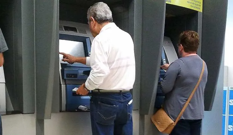 Imagem ilustrativa da imagem Governo decide antecipar 13º de aposentados para conter efeitos econômicos do coronavírus