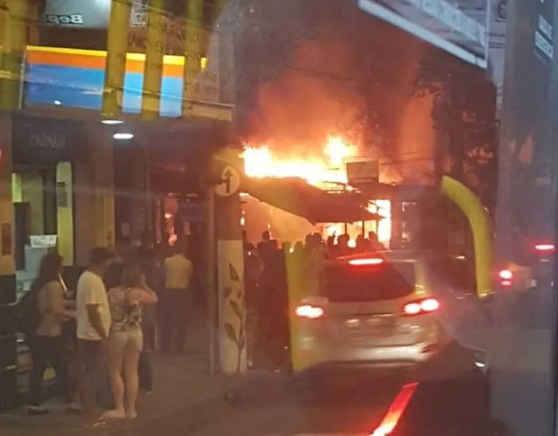 Restaurante foi completamente destruído