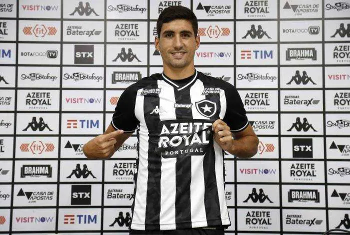 O uruguaio de 23 anos é o 11º reforço do Alvinegro 