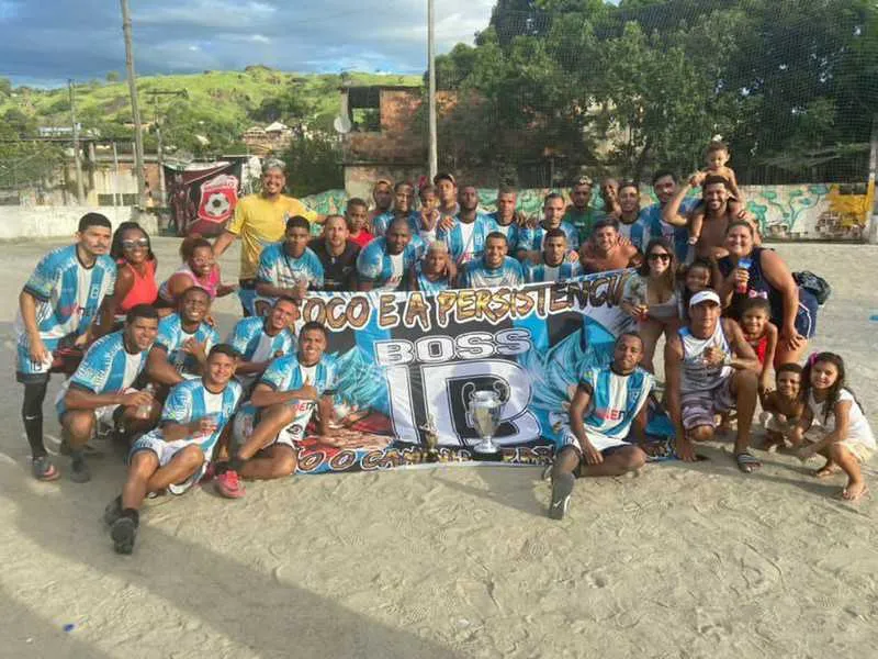 A equipe campeã, Boss, comemorando o título de campeã