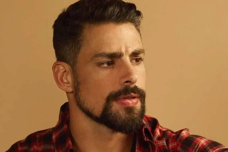 Ator diz que, embora orgulhoso do momento atual, está envergonhado com a falta de acordo