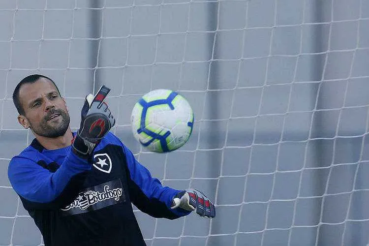 Diego Cavalieri é reserva de Gatito Fernández no Botafogo 