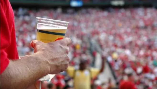 Imagem ilustrativa da imagem Venda de cerveja é liberada em estádio pelo STF