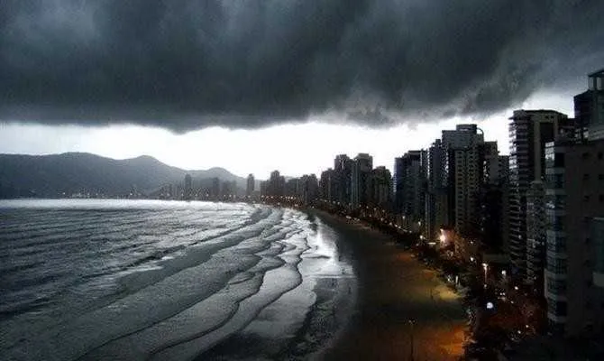 Imagem ilustrativa da imagem Sudeste do país tem tempo nublado e chuva neste sábado (15)