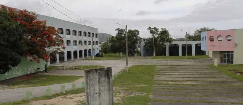 O Ciep 438 Rubens Maurício da Silva Abreu, no Galo Branco, é uma das duas unidades militares