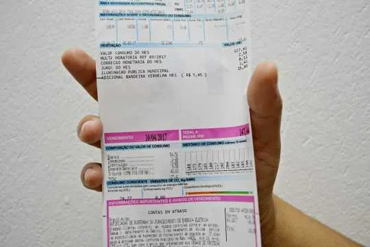 Imagem ilustrativa da imagem Impostos somam mais de 30% no valor das contas de luz dos brasileiros