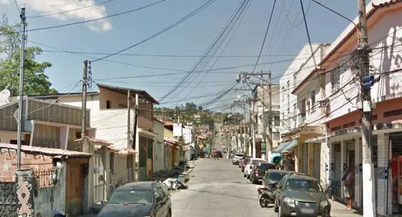 Uma pistola foi apreendida com o trio