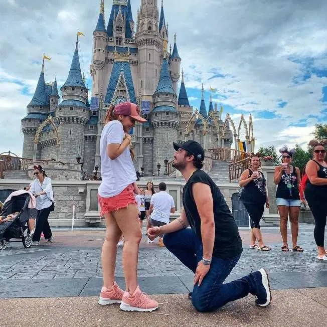 Fernando Zor e Maiara curtem viagem com a família na Disney 