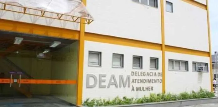 O caso está sendo investigado pela Delegacia Especializada no Atendimento à Mulher (Deam) de Cabo Frio.