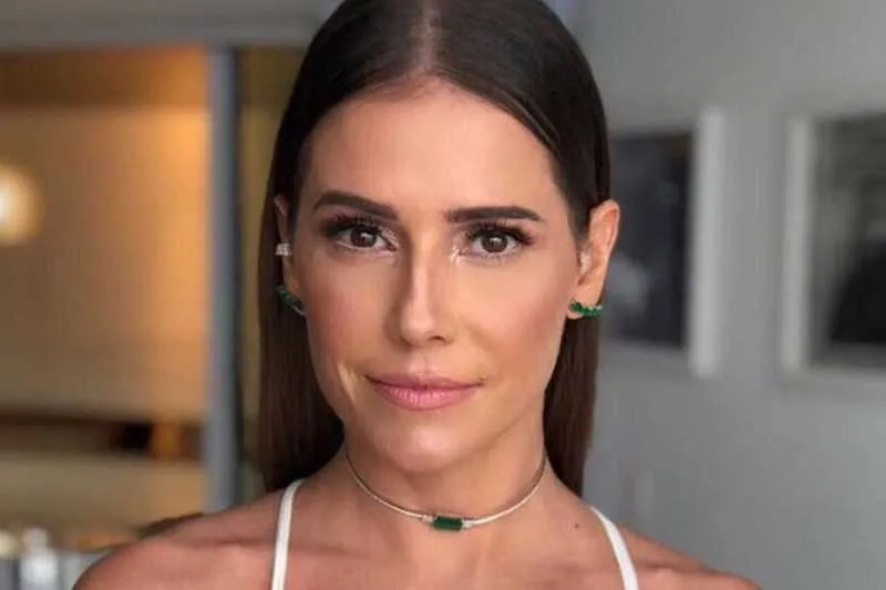 A atriz atualmente é casada com Hugo Moura e é mãe de Maria Flor, de 4 anos 