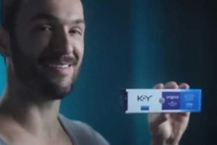 Diego Hypólito faz propaganda de marca famosa de lubrificante 