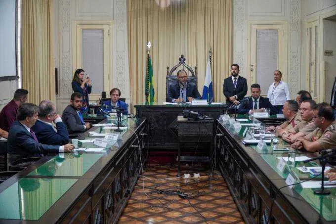 Imagem ilustrativa da imagem Gerente da Whiskeria Quatro por Quatro recebe voz de prisão em CPI