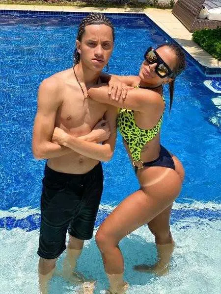 Anitta e DJ Gabriel do Borel lançam música com direito a dança de biquíni na piscina