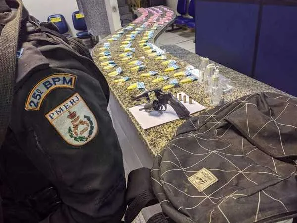 Material apreendido foi levado para a delegacia