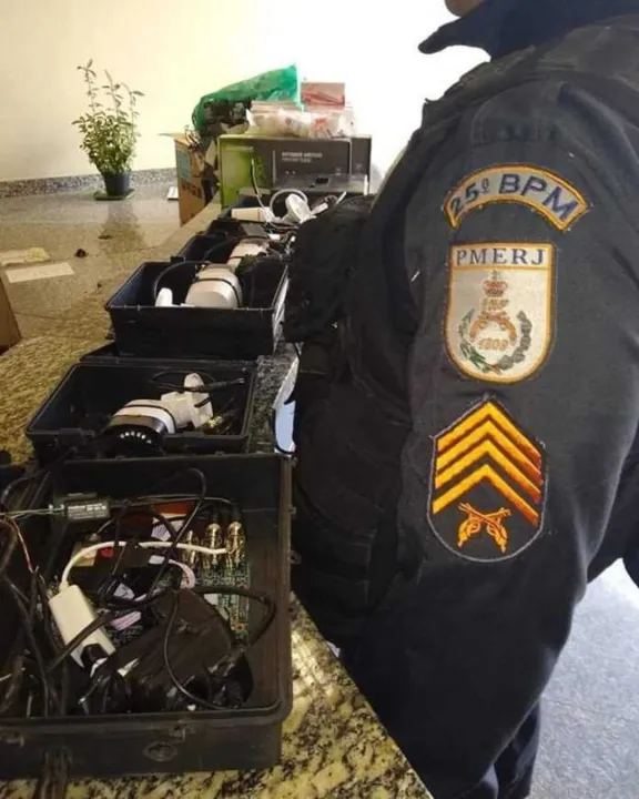 Equipamentos estavam instalados nos postes de energia da região