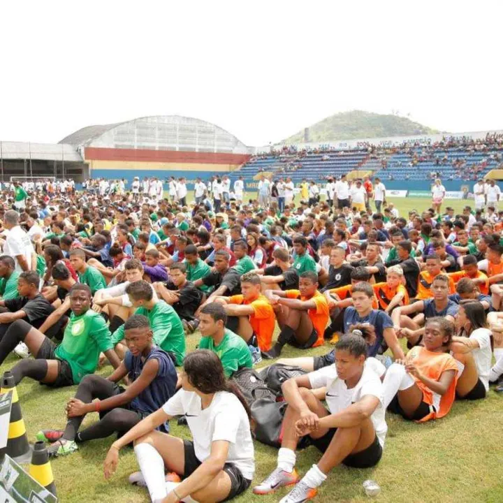 As equipes serão escolhidas e depois haverá sorteio de chaves 