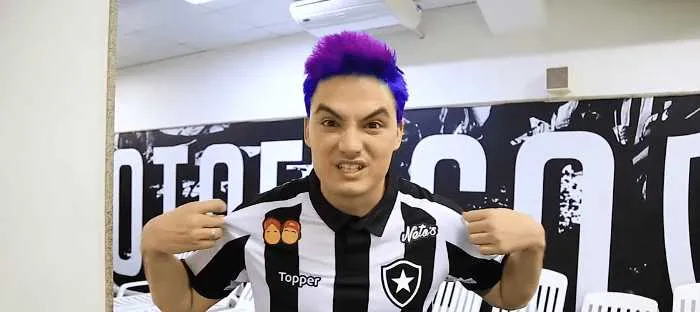 Felipe Neto é botafoguense de coração e patrocina o clube desde 2017