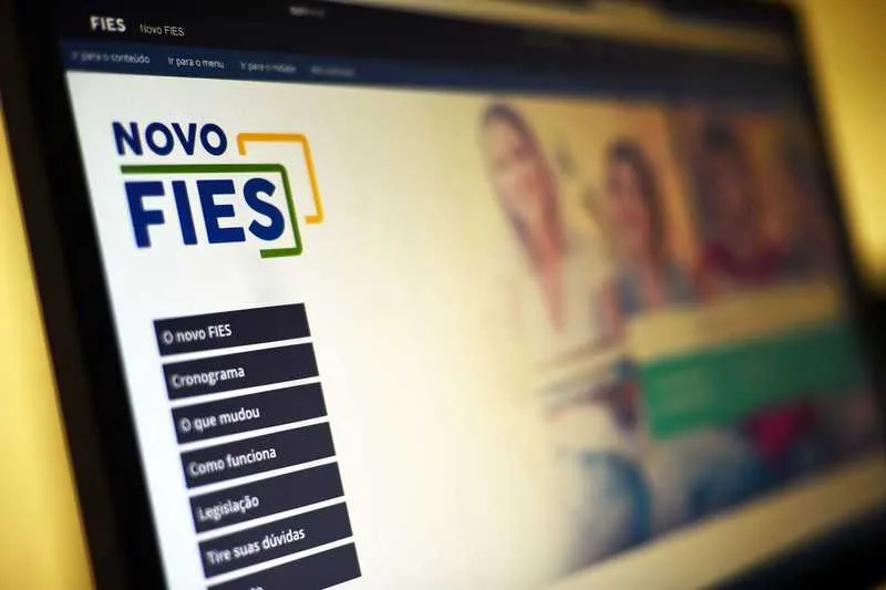 O Fies é um programa de financiamento para estudantes de cursos de ensino superior particular
