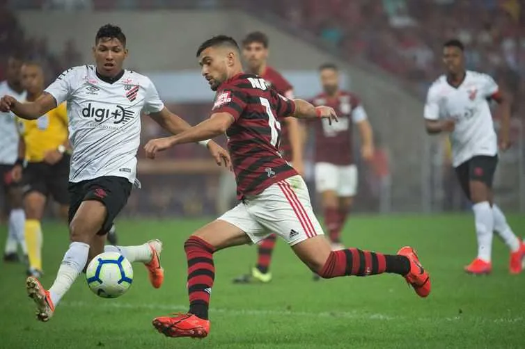 Imagem ilustrativa da imagem Flamengo e Athletico-PR lutam por Supercopa do Brasil