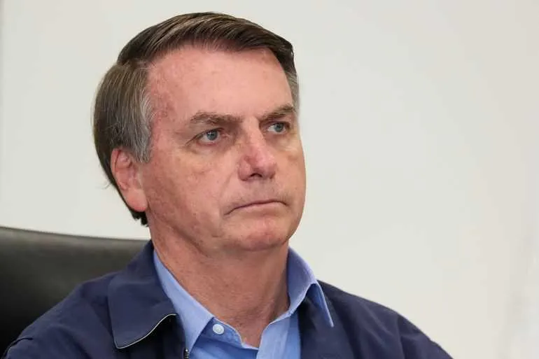 Bolsonaro usou o Twitter para informar que revogou a medida provisória sobre o contrato trabalhista 